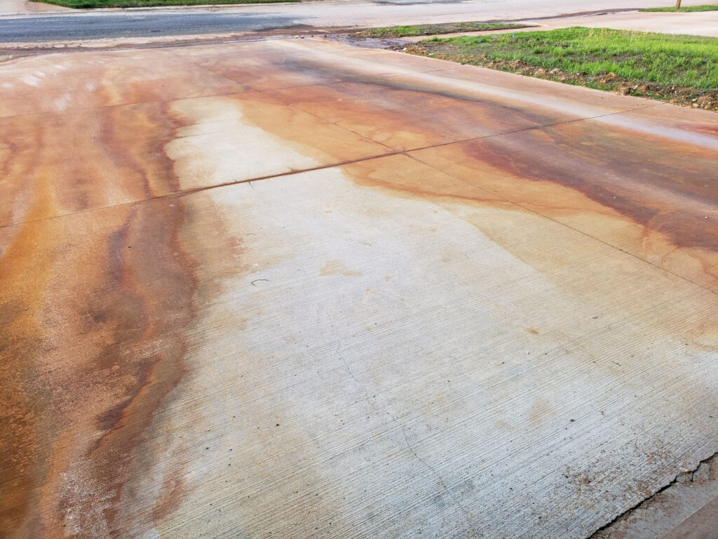 Red clay stains cleaning from your driveway in Raleigh NC | P2 pressure washing