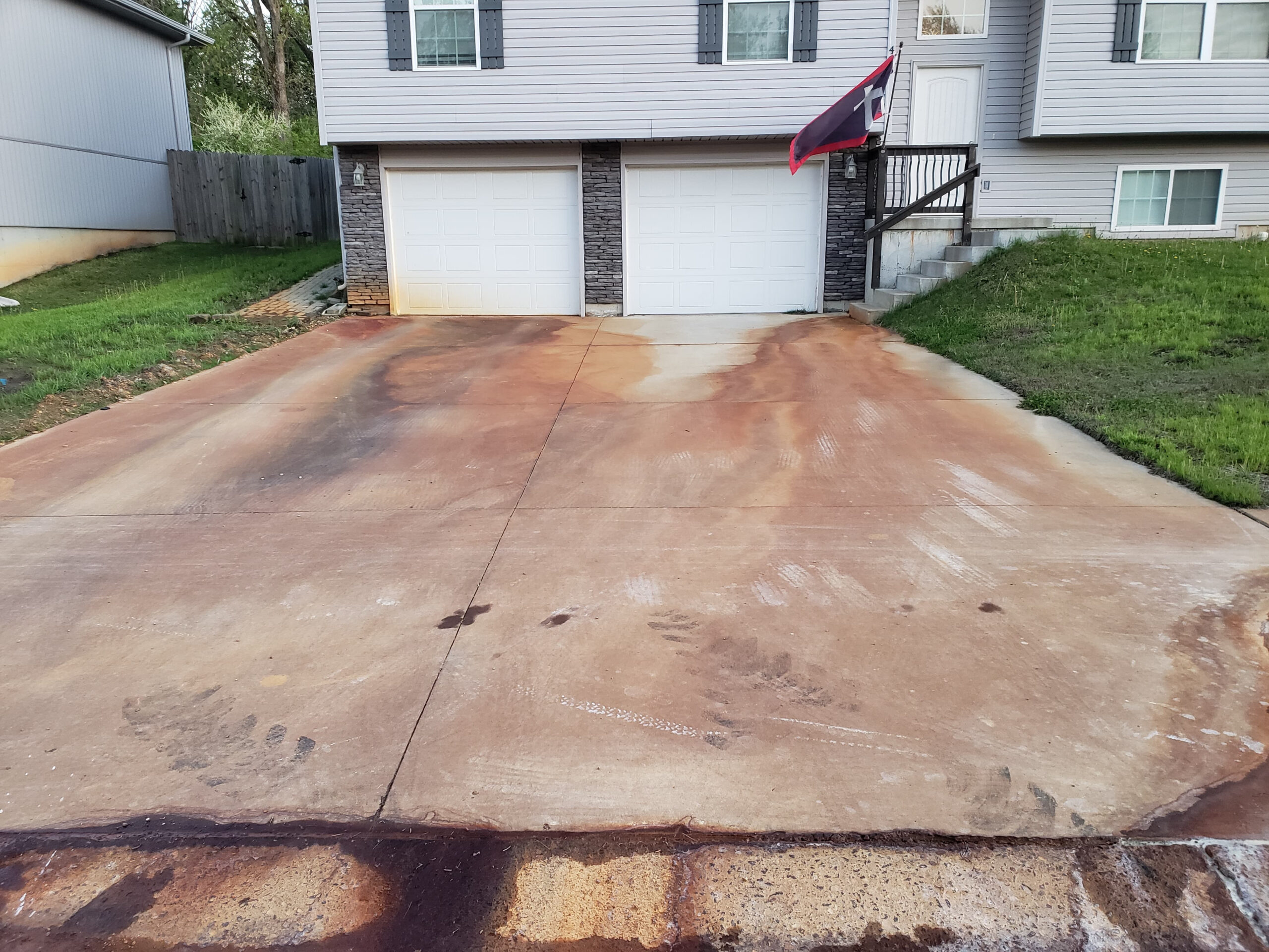Remove Red Clay Stains from Your Concrete Driveway in Raleigh NC|P2 Wash