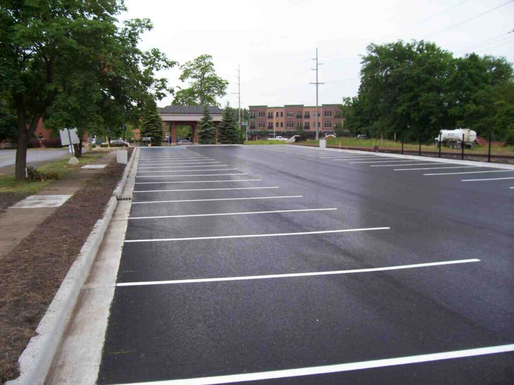 Cleaning Commercial Parking Lot P2 Wash